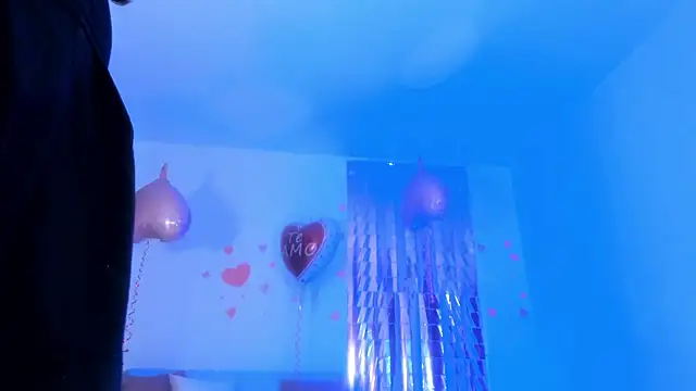 Snapshot of Maia_W10 chatting on 03/10/25, 12:49 Maia W10 online show from 03/10/25, 12:49