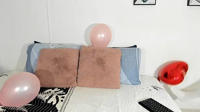 Snapshot of Maia_W10 chatting on 03/17/25, 12:46 Maia W10 online show from 03/17/25, 12:46