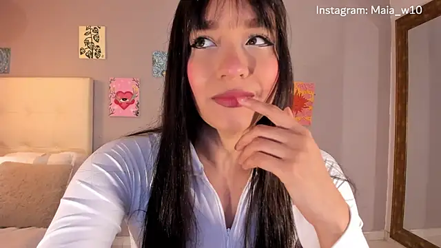 Snapshot of Maia_W10 chatting on 06/27/26, 12:22 Maia W10 online show from 06/27/26, 12:22