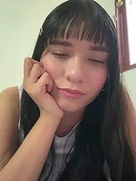 Snapshot of Maia_W10 chatting on 10/22/25, 09:03 Maia W10 online show from 10/22/25, 09:03