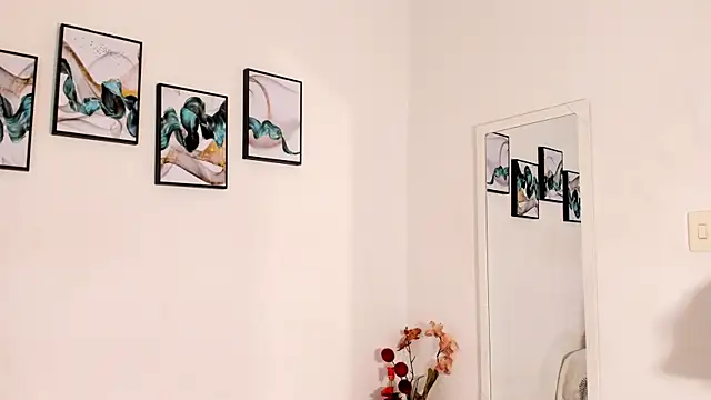 Snapshot of Maia_W10 chatting on 03/15/25, 12:34 Maia W10 online show from 03/15/25, 12:34