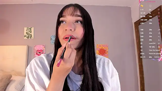 Snapshot of Maia_W10 chatting on 06/10/26, 12:28 Maia W10 online show from 06/10/26, 12:28