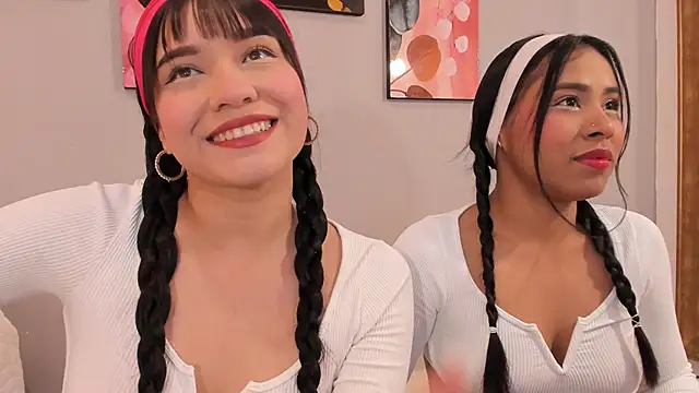 Snapshot of Maia_W10 chatting on 12/04/25, 12:37 Maia W10 online show from 12/04/25, 12:37