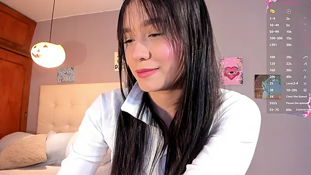 Maia W10 online show from 05/11/26, 12:17