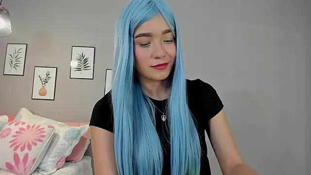 Snapshot of Maia_W10 chatting on 10/07/25, 12:28 Maia W10 online show from 10/07/25, 12:28