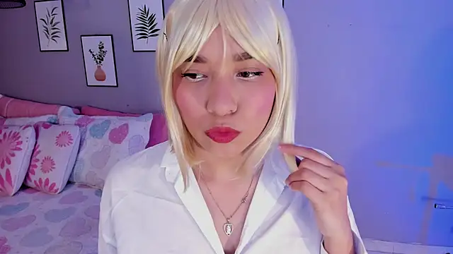 Snapshot of Maia_W10 chatting on 10/10/25, 12:39 Maia W10 online show from 10/10/25, 12:39