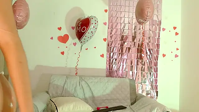 Snapshot of Maia_W10 chatting on 03/13/25, 04:01 Maia W10 online show from 03/13/25, 04:01