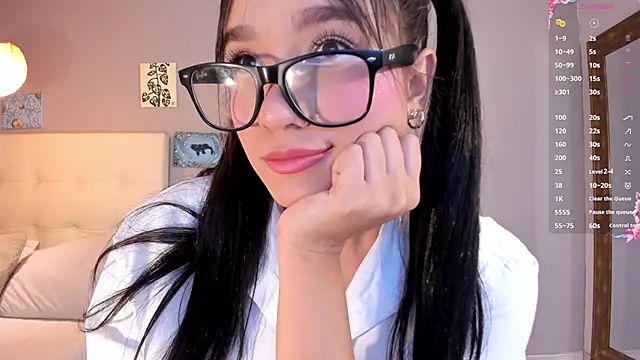Maia W10 online show from 05/12/26, 12:22