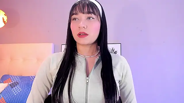 Snapshot of Maia_W10 chatting on 11/07/25, 12:21 Maia W10 online show from 11/07/25, 12:21