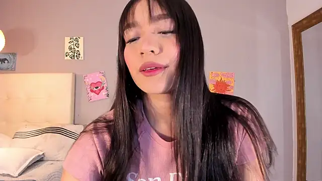 Snapshot of Maia_W10 chatting on 07/04/26, 12:32 Maia W10 online show from 07/04/26, 12:32