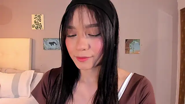 Maia W10 online show from 04/27/26, 12:25