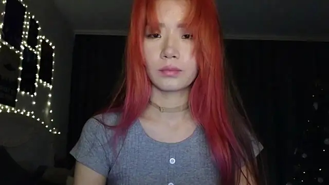 Snapshot of E_v_E_ chatting on 01/07/25, 04:39 E v E online show from 01/07/25, 04:39