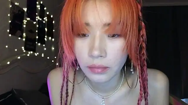 Snapshot of E_v_E_ chatting on 01/17/25, 04:17 E v E online show from 01/17/25, 04:17