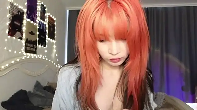 Snapshot of E_v_E_ chatting on 02/18/25, 06:15 E v E online show from 02/18/25, 06:15