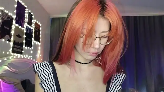 Snapshot of E_v_E_ chatting on 01/11/25, 07:17 E v E online show from 01/11/25, 07:17