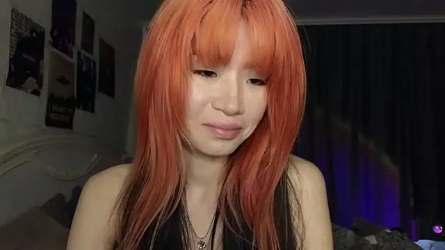 Snapshot of E_v_E_ chatting on 03/04/25, 03:11 E v E online show from 03/04/25, 03:11
