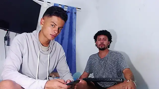 Snapshot of enjoy_vibes chatting on 10/17/25, 04:38 enjoy vibes online show from 10/17/25, 04:38