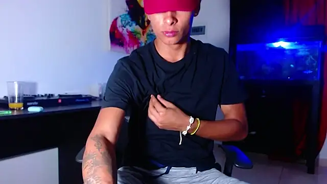 Snapshot of enjoy_vibes chatting on 10/10/25, 02:01 enjoy vibes online show from 10/10/25, 02:01