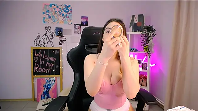 Snapshot of MelissaLovvv chatting on 03/16/25, 03:04 MelissaLovvv online show from 03/16/25, 03:04