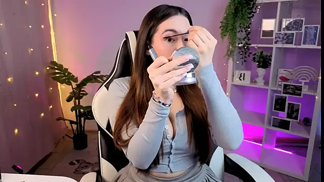 Snapshot of MelissaLovvv chatting on 11/24/25, 04:34 MelissaLovvv online show from 11/24/25, 04:34