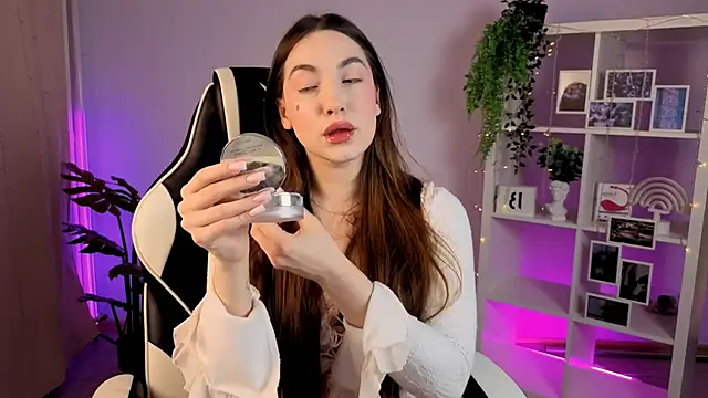 Snapshot of MelissaLovvv chatting on 11/16/25, 08:30 MelissaLovvv online show from 11/16/25, 08:30