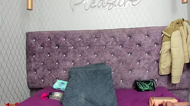 VALENTINA3x online show from 03/18/25, 03:12