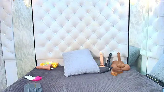 VALENTINA3x online show from 03/11/26, 03:33