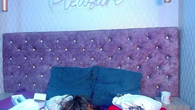 VALENTINA3x online show from 11/16/25, 03:44