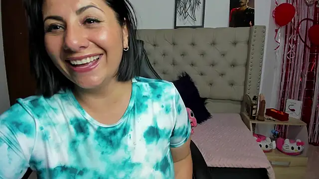 Snapshot of AngeleRoux chatting on 03/10/25, 12:07 AngeleRoux online show from 03/10/25, 12:07