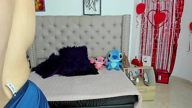 Snapshot of AngeleRoux chatting on 03/13/25, 09:48 AngeleRoux online show from 03/13/25, 09:48