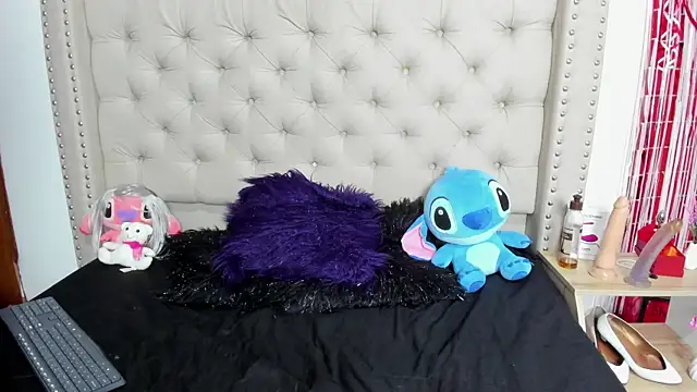 Snapshot of AngeleRoux chatting on 02/20/25, 05:01 AngeleRoux online show from 02/20/25, 05:01