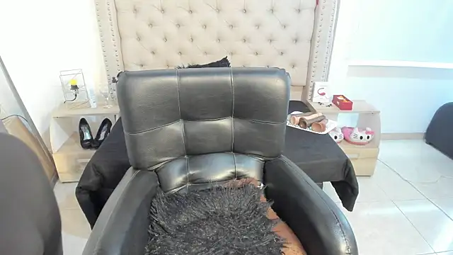 AngeleRoux online show from 12/18/25, 03:49