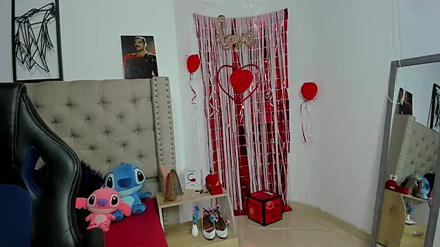 Snapshot of AngeleRoux chatting on 03/20/25, 01:02 AngeleRoux online show from 03/20/25, 01:02