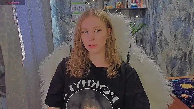 Snapshot of JuxxxsyBunx chatting on 09/30/25, 11:16 JuxxxsyBunx online show from 09/30/25, 11:16