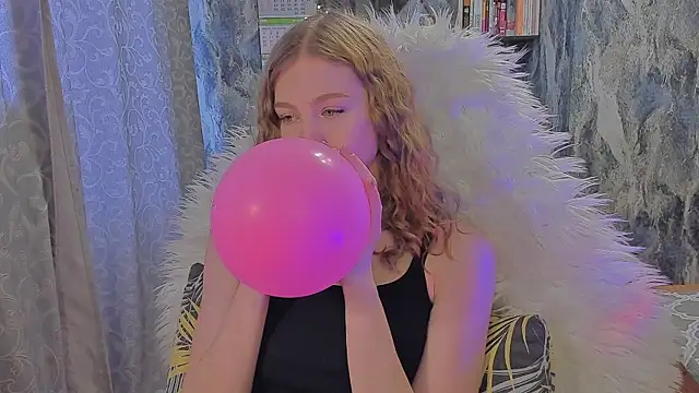 Snapshot of JuxxxsyBunx chatting on 10/13/25, 05:20 JuxxxsyBunx online show from 10/13/25, 05:20