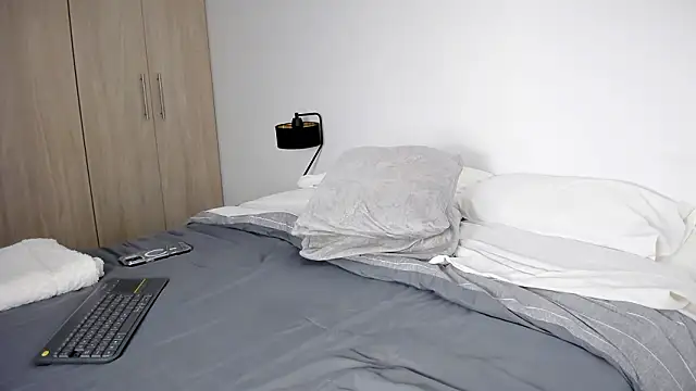 Bella rossinii  online show from 02/27/26, 02:01