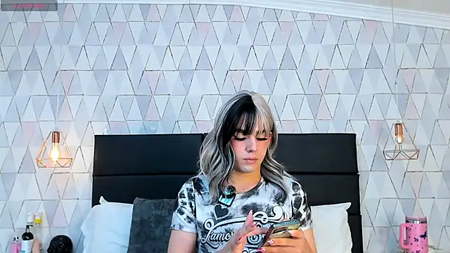 JustinePerry online show from 11/26/25, 03:39