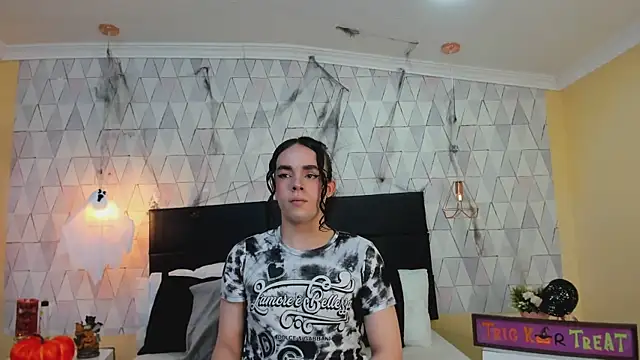 JustinePerry online show from 10/22/25, 03:50