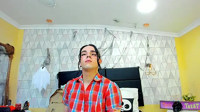 JustinePerry online show from 10/31/25, 03:47