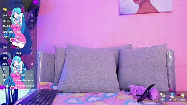 Snapshot of Trixiroy chatting on 10/25/25, 03:49 Trixiroy online show from 10/25/25, 03:49