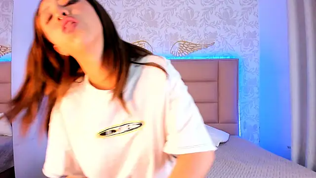 Snapshot of franchescamm chatting on 03/08/25, 09:29 franchescamm online show from 03/08/25, 09:29