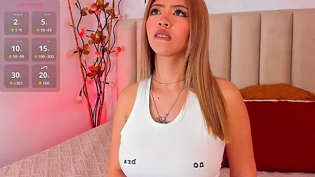 Snapshot of franchescamm chatting on 02/23/26, 07:25 franchescamm online show from 02/23/26, 07:25