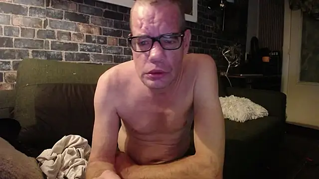 Snapshot of Maikel1981-NL chatting on 07/17/26, 08:06 Maikel1981-NL online show from 07/17/26, 08:06