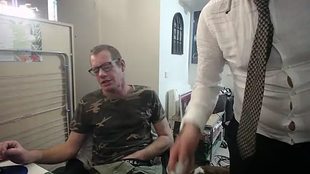 Snapshot of Maikel1981-NL chatting on 12/25/24, 10:59 Maikel1981-NL online show from 12/25/24, 10:59