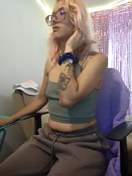 Snapshot of 911Calling chatting on 02/28/25, 09:44 911Calling online show from 02/28/25, 09:44