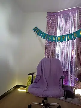 Snapshot of 911Calling chatting on 02/07/25, 08:10 911Calling online show from 02/07/25, 08:10