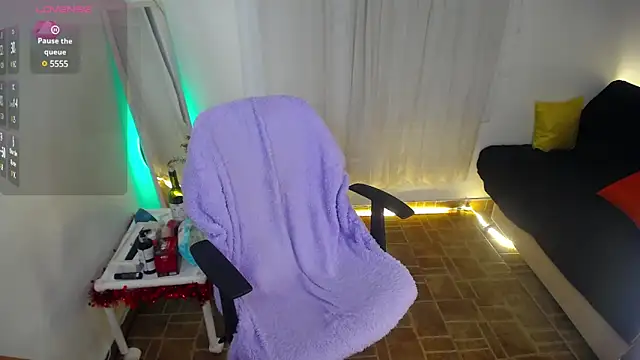 Snapshot of 911Calling chatting on 01/14/25, 05:30 911Calling online show from 01/14/25, 05:30