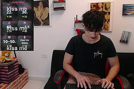 Snapshot of Angelo-cianuro- chatting on 10/12/25, 10:55 Angelo-cianuro- online show from 10/12/25, 10:55