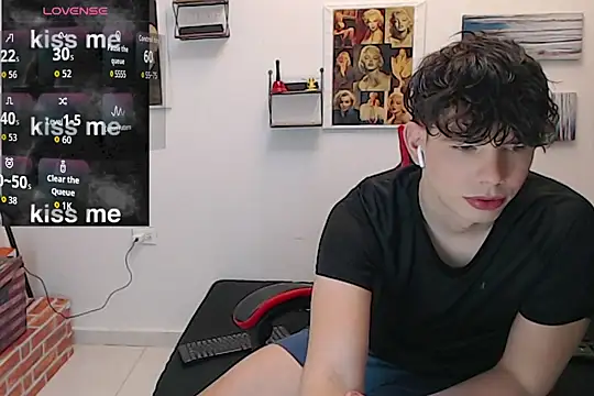 Snapshot of Angelo-cianuro- chatting on 10/08/25, 01:07 Angelo-cianuro- online show from 10/08/25, 01:07