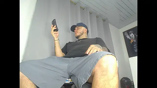 Snapshot of Dexter-T chatting on 11/08/25, 02:04 Dexter-T online show from 11/08/25, 02:04